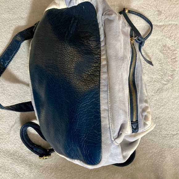 Backpack - Picture 6 of 8